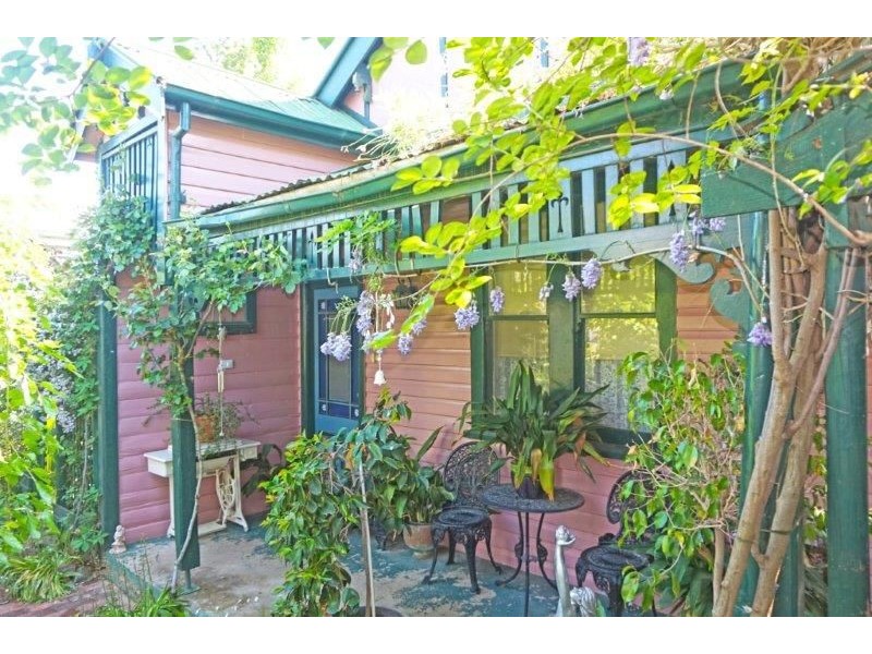 33 Commins St, Junee NSW 2663