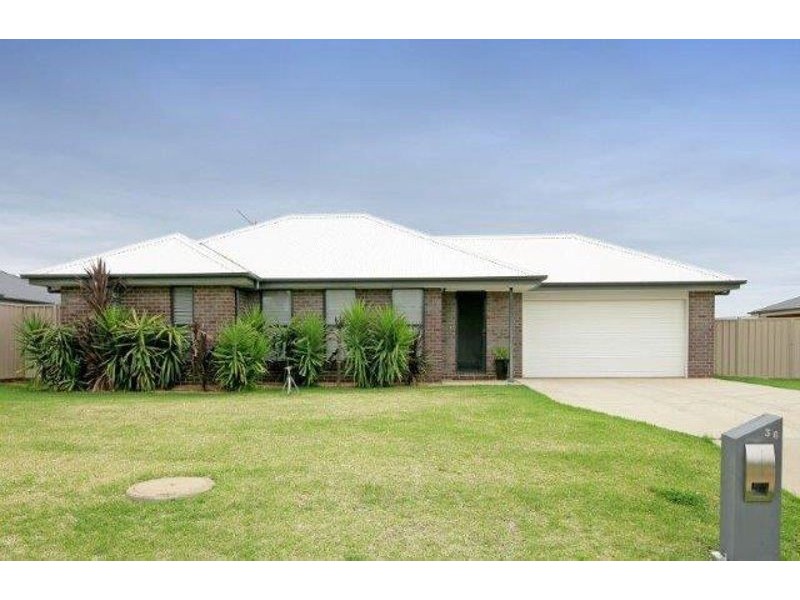 36 Loughan Rd, Junee NSW 2663