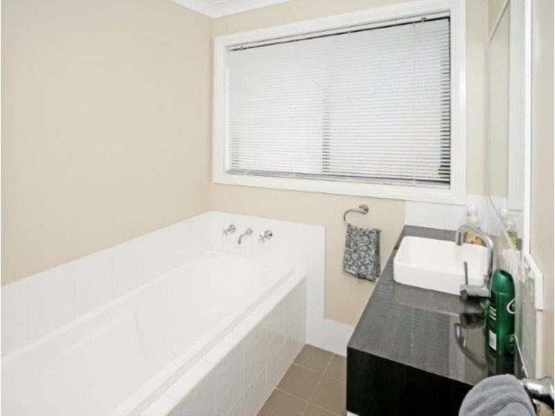36 Loughan Rd, Junee NSW 2663