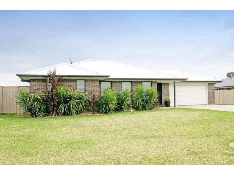 36 Loughan Rd, Junee NSW 2663