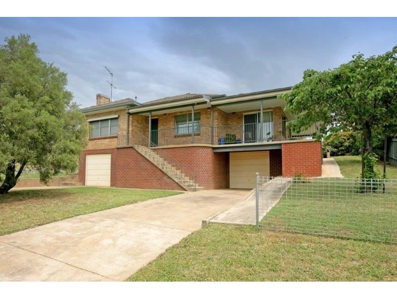 9 Kitchener Street, Junee NSW 2663