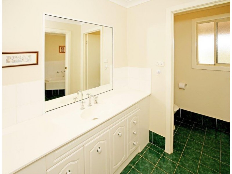 21 De Salis Drive, Junee NSW 2663