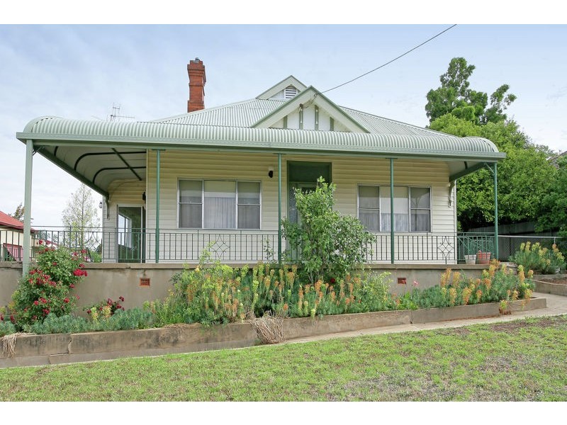 25 Dalley Street, Junee NSW 2663