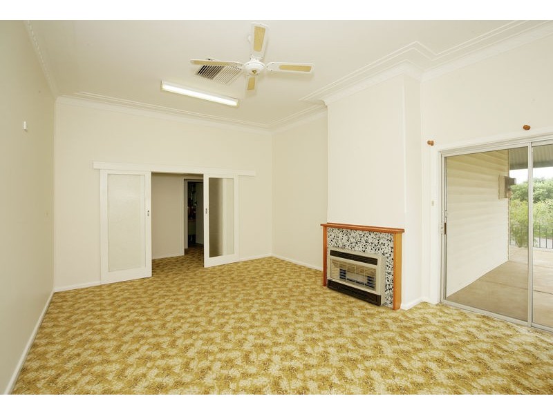 25 Dalley Street, Junee NSW 2663