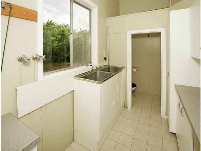 25 Dalley Street, Junee NSW 2663