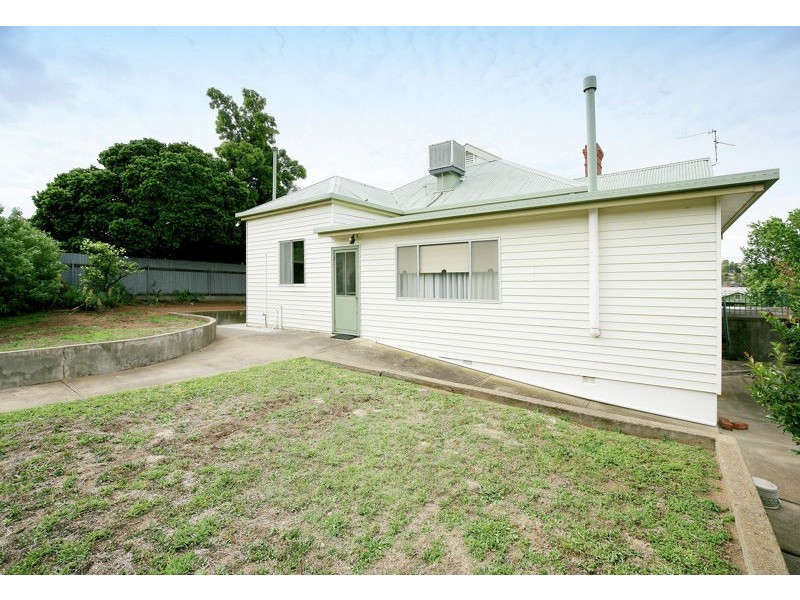 25 Dalley Street, Junee NSW 2663