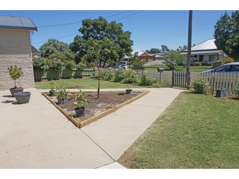 60 Regent St, Junee NSW 2663