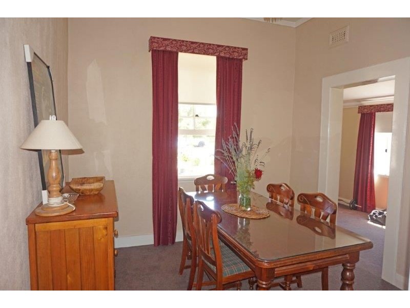 60 Regent St, Junee NSW 2663