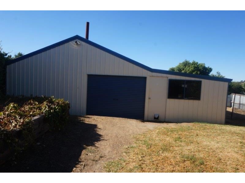 17 Thomas Street, Junee NSW 2663