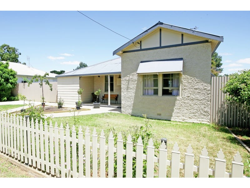 60 Regent Street, Junee NSW 2663