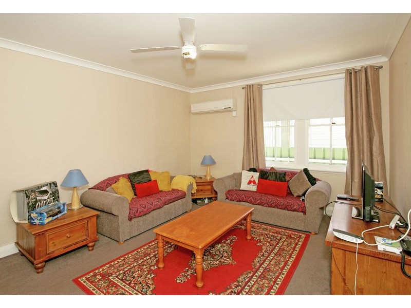 60 Regent Street, Junee NSW 2663