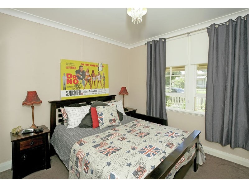 60 Regent Street, Junee NSW 2663