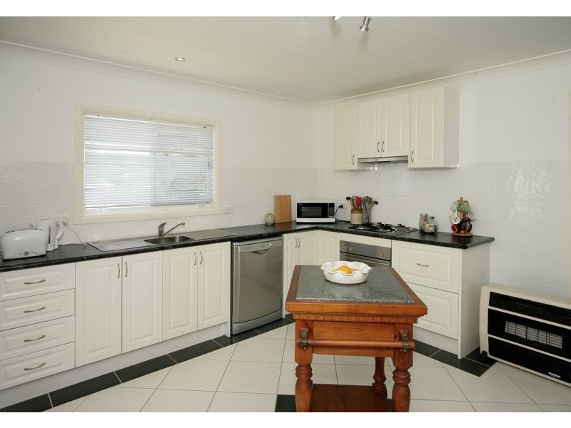 60 Regent Street, Junee NSW 2663