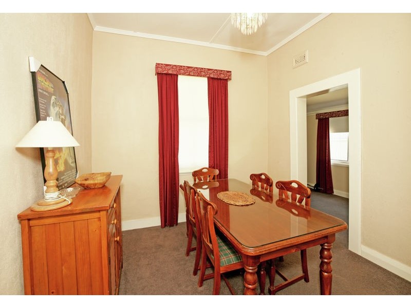 60 Regent Street, Junee NSW 2663