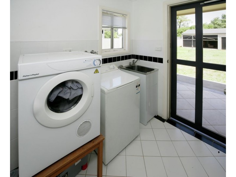 60 Regent Street, Junee NSW 2663