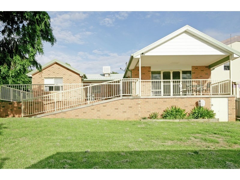 63 Commins Street, Junee NSW 2663