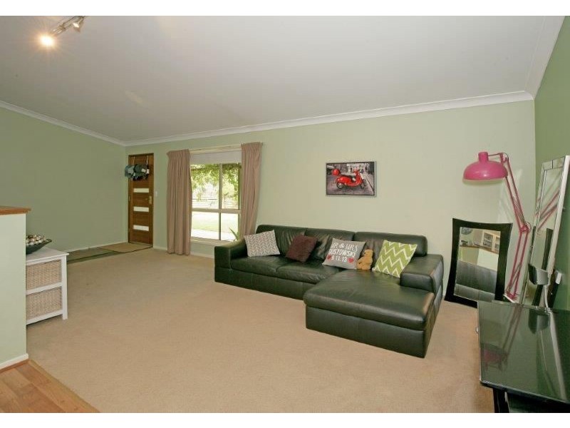 63 Commins Street, Junee NSW 2663