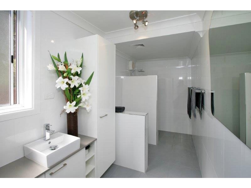 76 Broadway, Junee NSW 2663