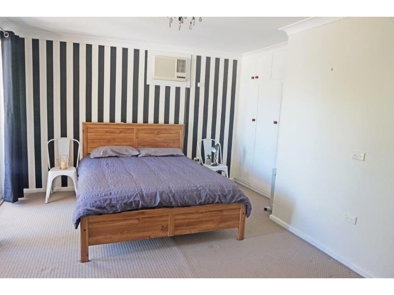 76 Broadway, Junee NSW 2663