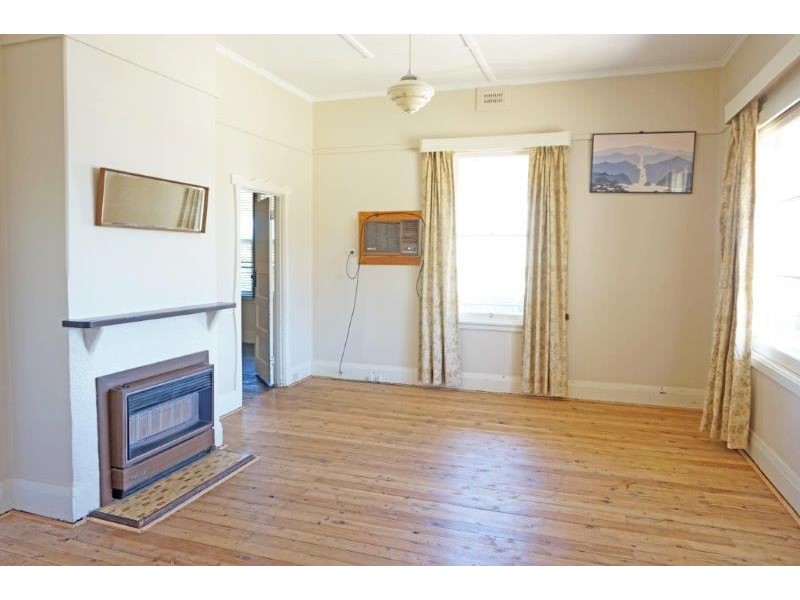 53 Hill St, Junee NSW 2663