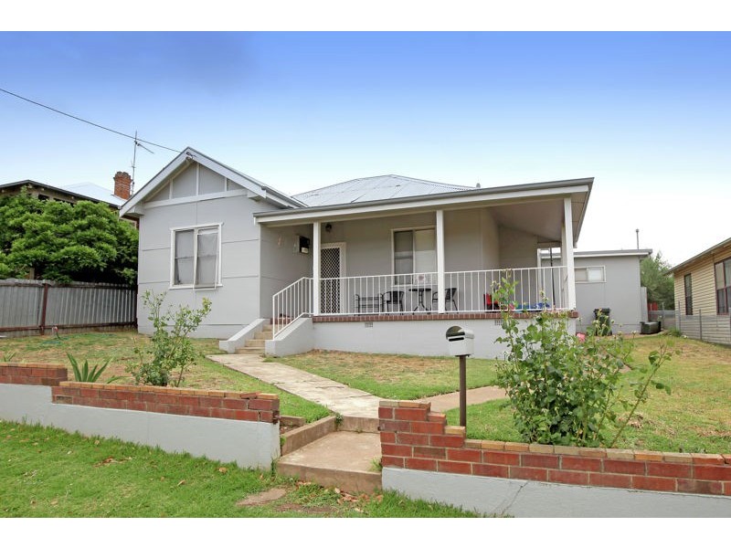 60 Commins Street, Junee NSW 2663
