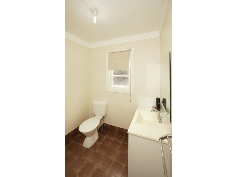 60 Commins Street, Junee NSW 2663