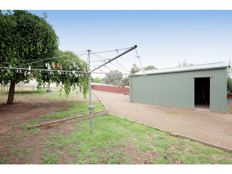 60 Commins Street, Junee NSW 2663