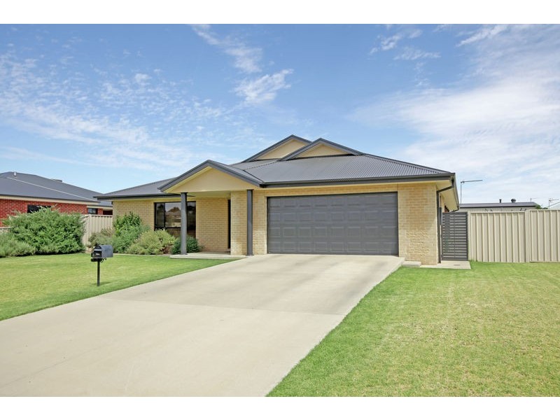 40 Loughan Road, Junee NSW 2663