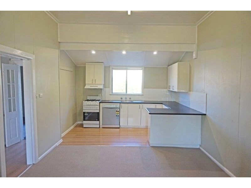 4 Broadway, Junee NSW 2663