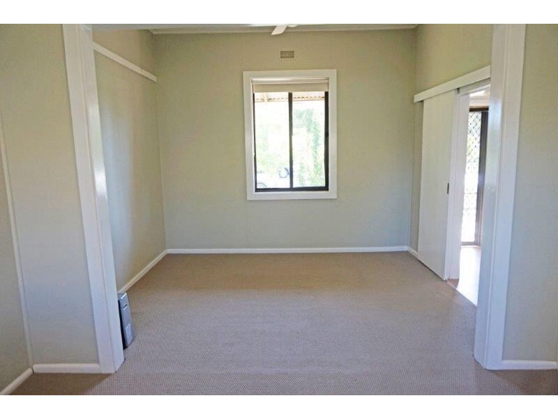 4 Broadway, Junee NSW 2663