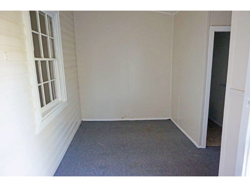 4 Broadway, Junee NSW 2663