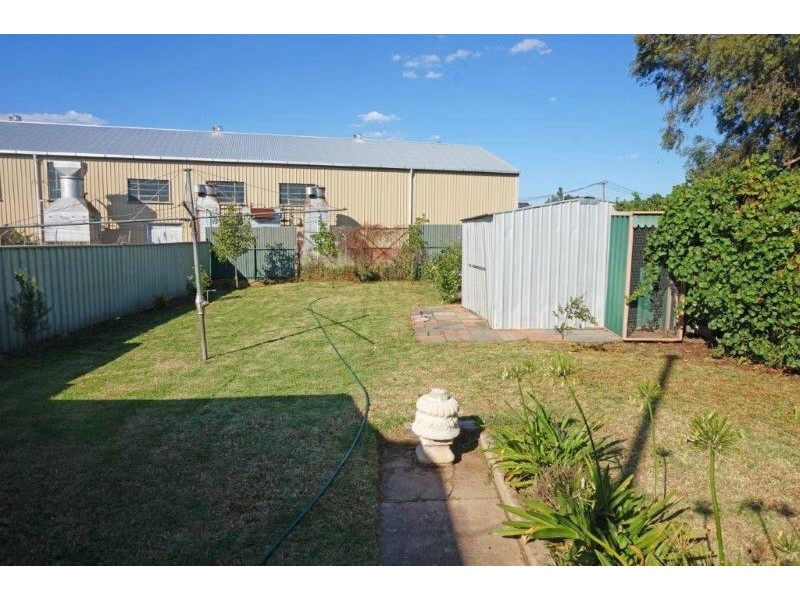 4 Broadway, Junee NSW 2663