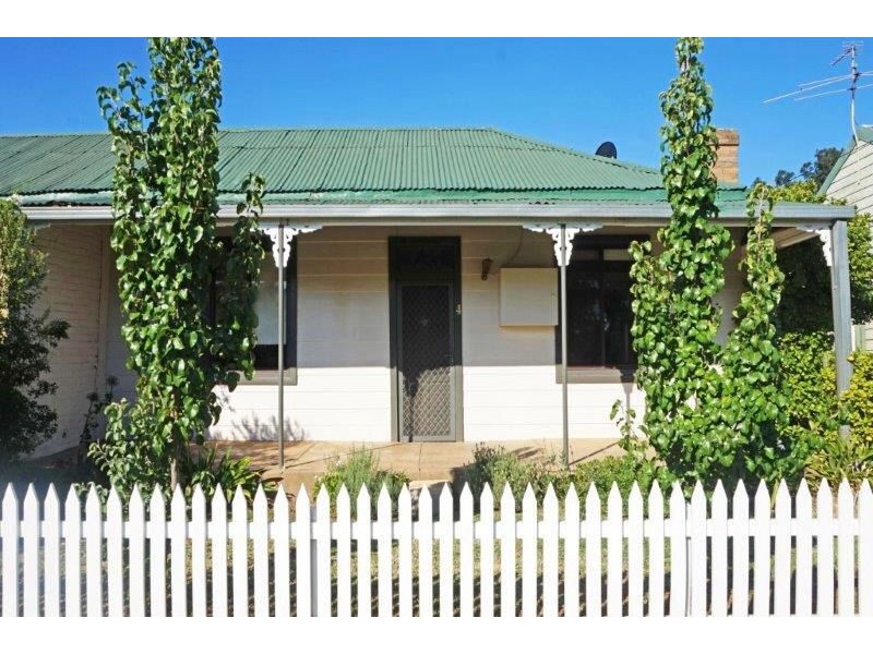 4 Broadway, Junee NSW 2663