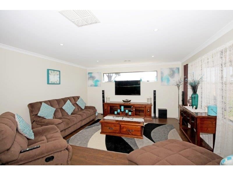 5 Walster St, Junee NSW 2663