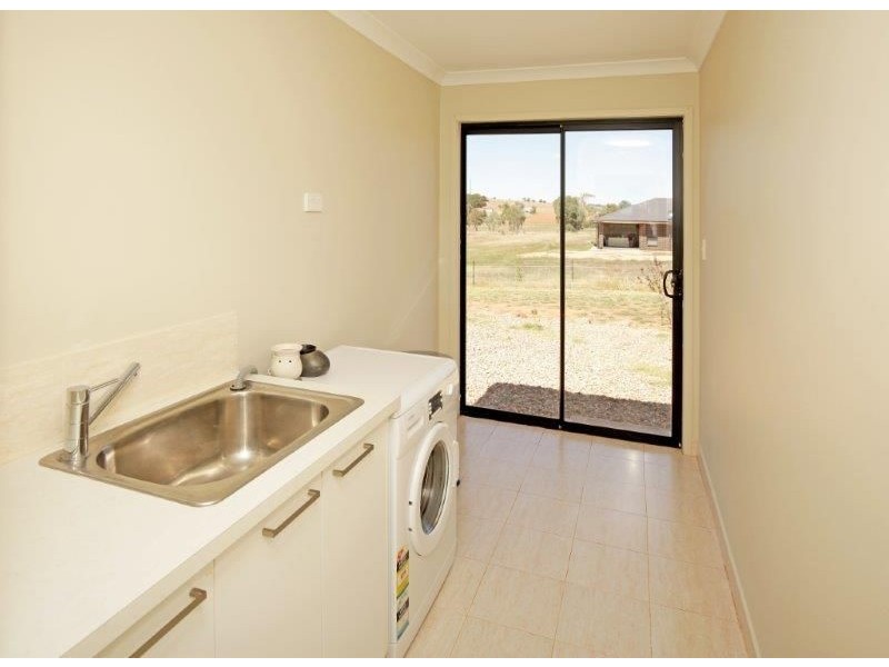 5 Walster St, Junee NSW 2663