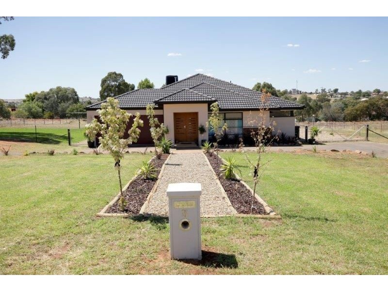 5 Walster St, Junee NSW 2663