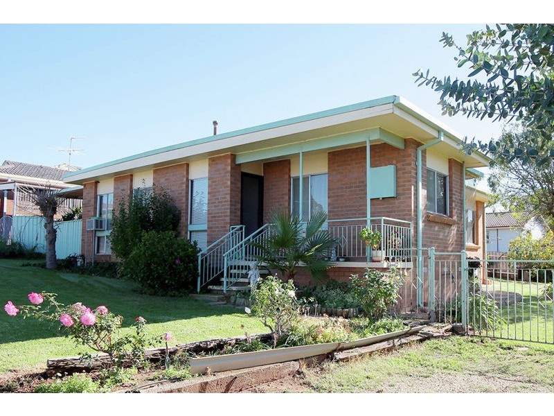 9 Arnold St, Junee NSW 2663