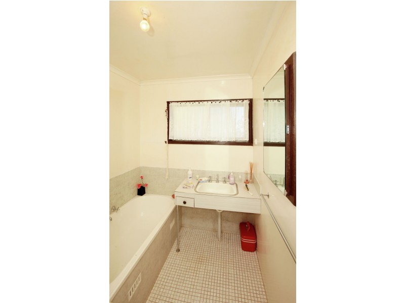 9 Arnold St, Junee NSW 2663