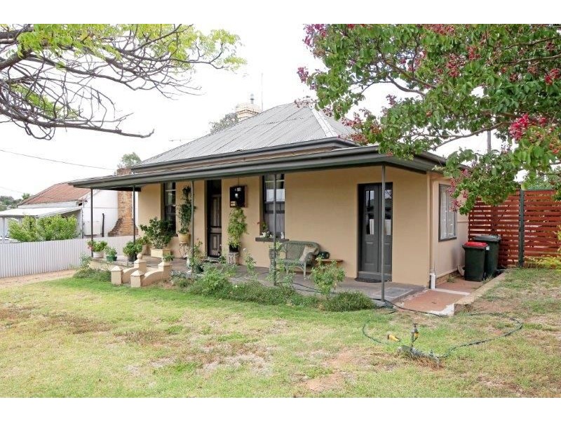 28 George Street, Junee NSW 2663