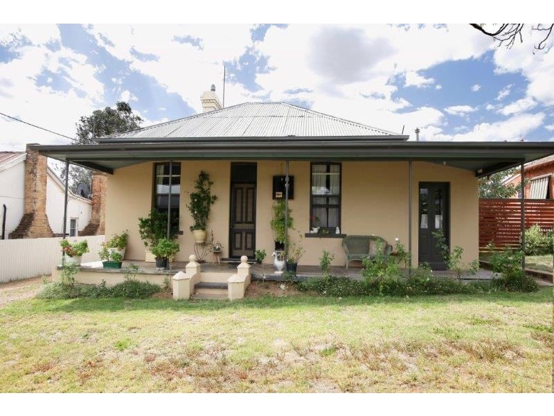 28 George Street, Junee NSW 2663