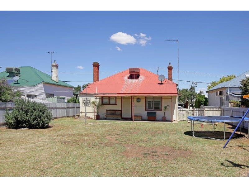 14 Elizabeth Street, Junee NSW 2663