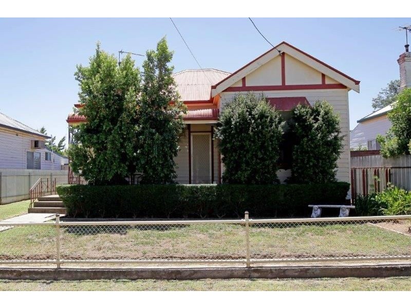 14 Elizabeth Street, Junee NSW 2663