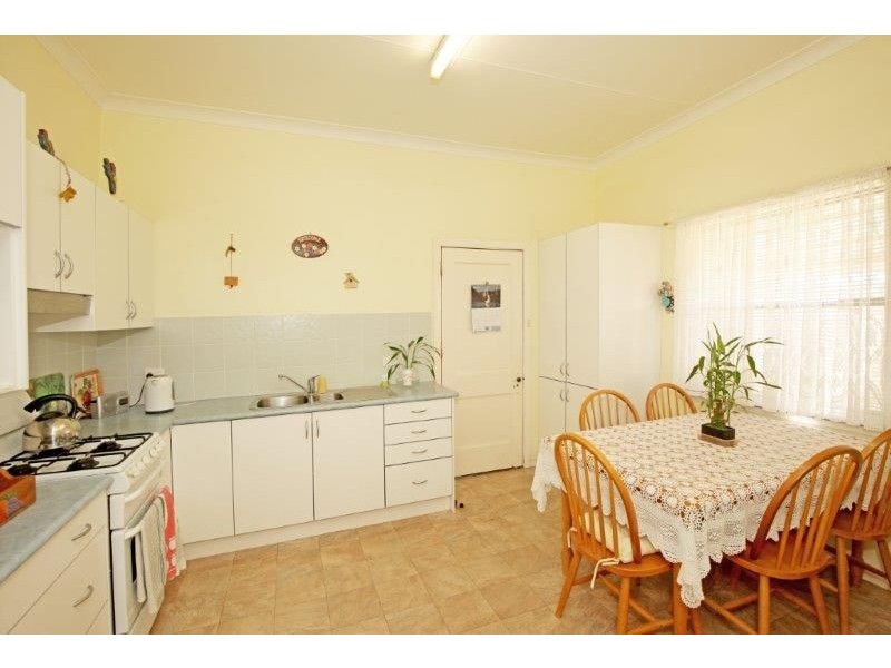 5 William Street, Junee NSW 2663