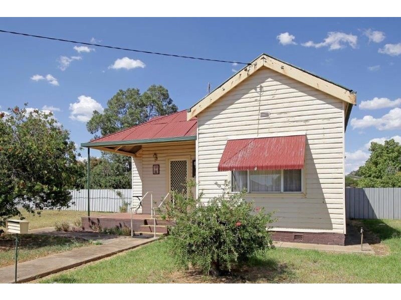 11 King Street, Junee NSW 2663