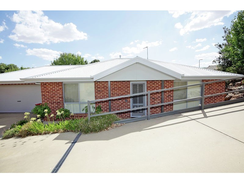 1/6 Banksia Place, Junee NSW 2663