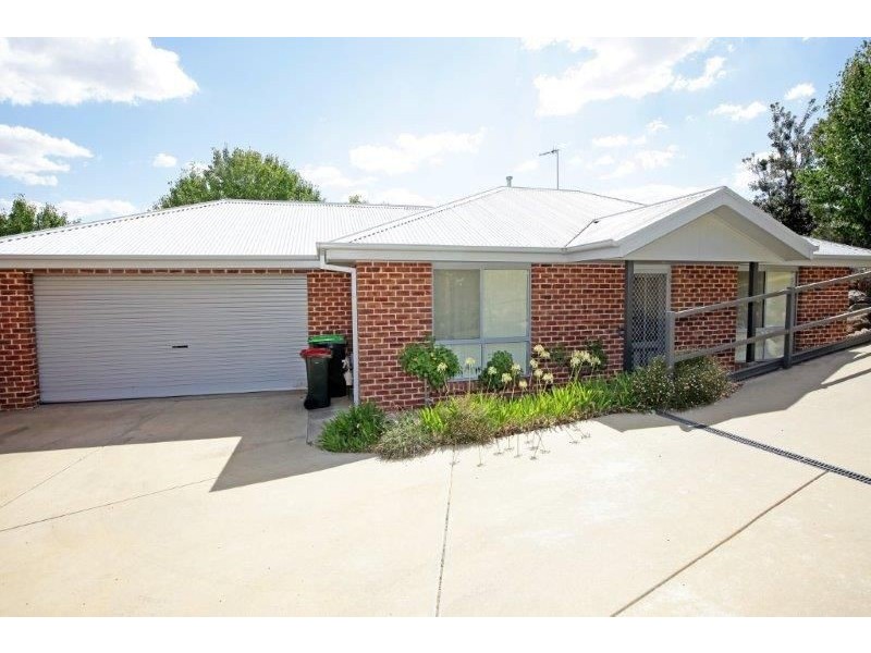 1/6 Banksia Place, Junee NSW 2663