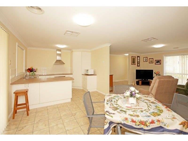1/6 Banksia Place, Junee NSW 2663