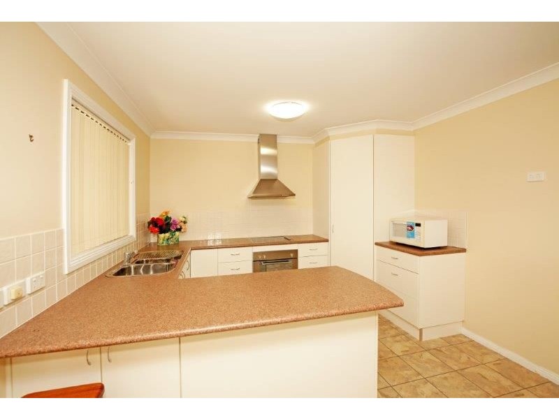 1/6 Banksia Place, Junee NSW 2663