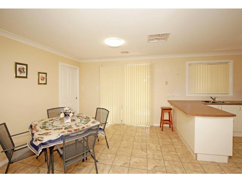 1/6 Banksia Place, Junee NSW 2663