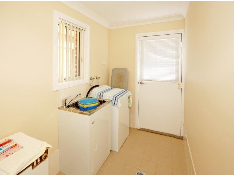 1/6 Banksia Place, Junee NSW 2663